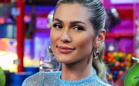 Lívia Andrade pelada na Playboy e Sexy Clube mais Vídeo.